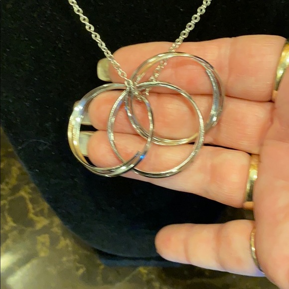 Infinity circle silver fashion necklace! NWOT - Picture 2 of 6